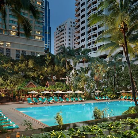 Anantara Siam Bangkok Hotel Kültér fotó The pool at the hotel
