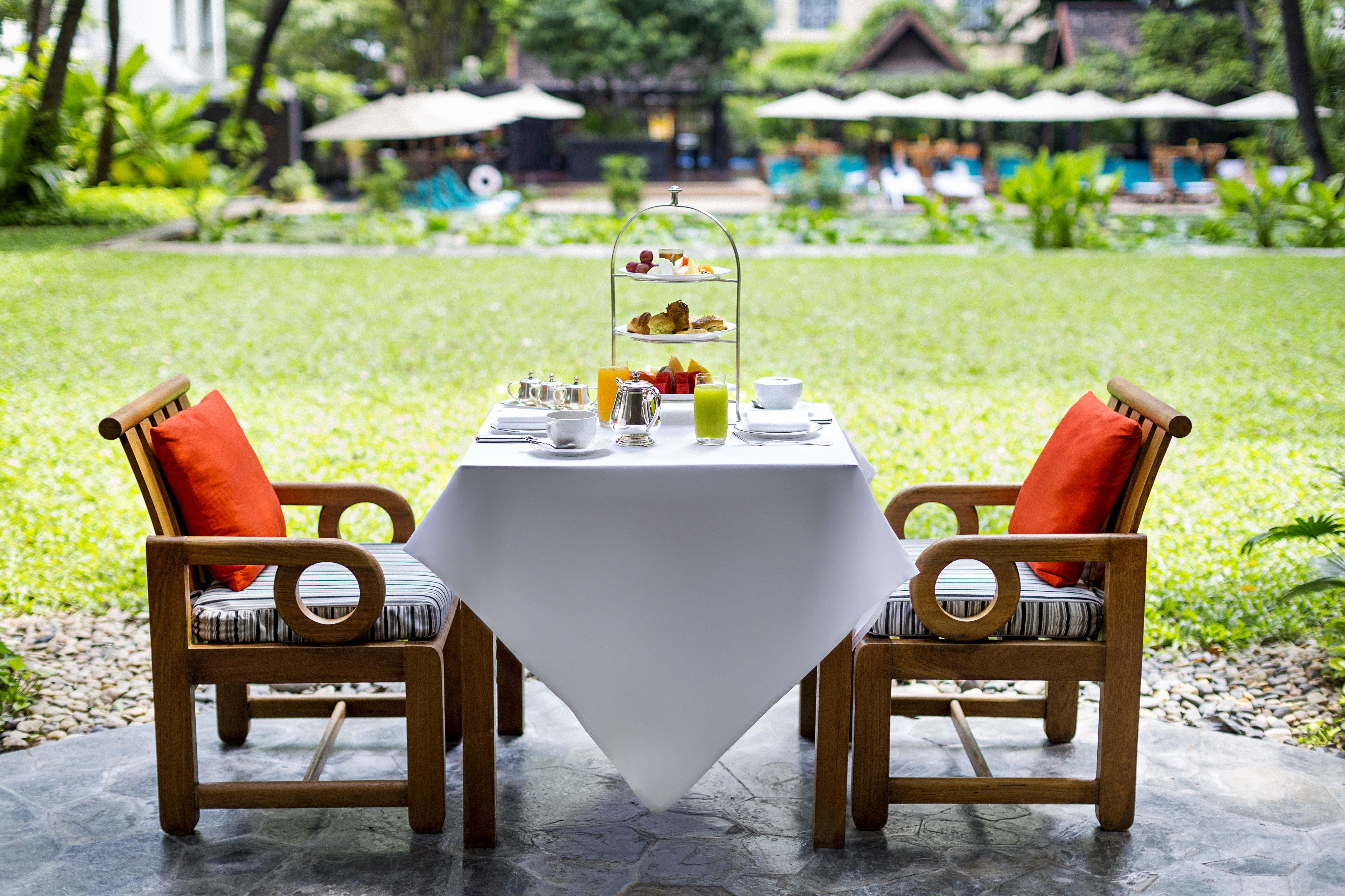 Anantara Siam Bangkok Hotel Kültér fotó Afternoon tea at the hotel