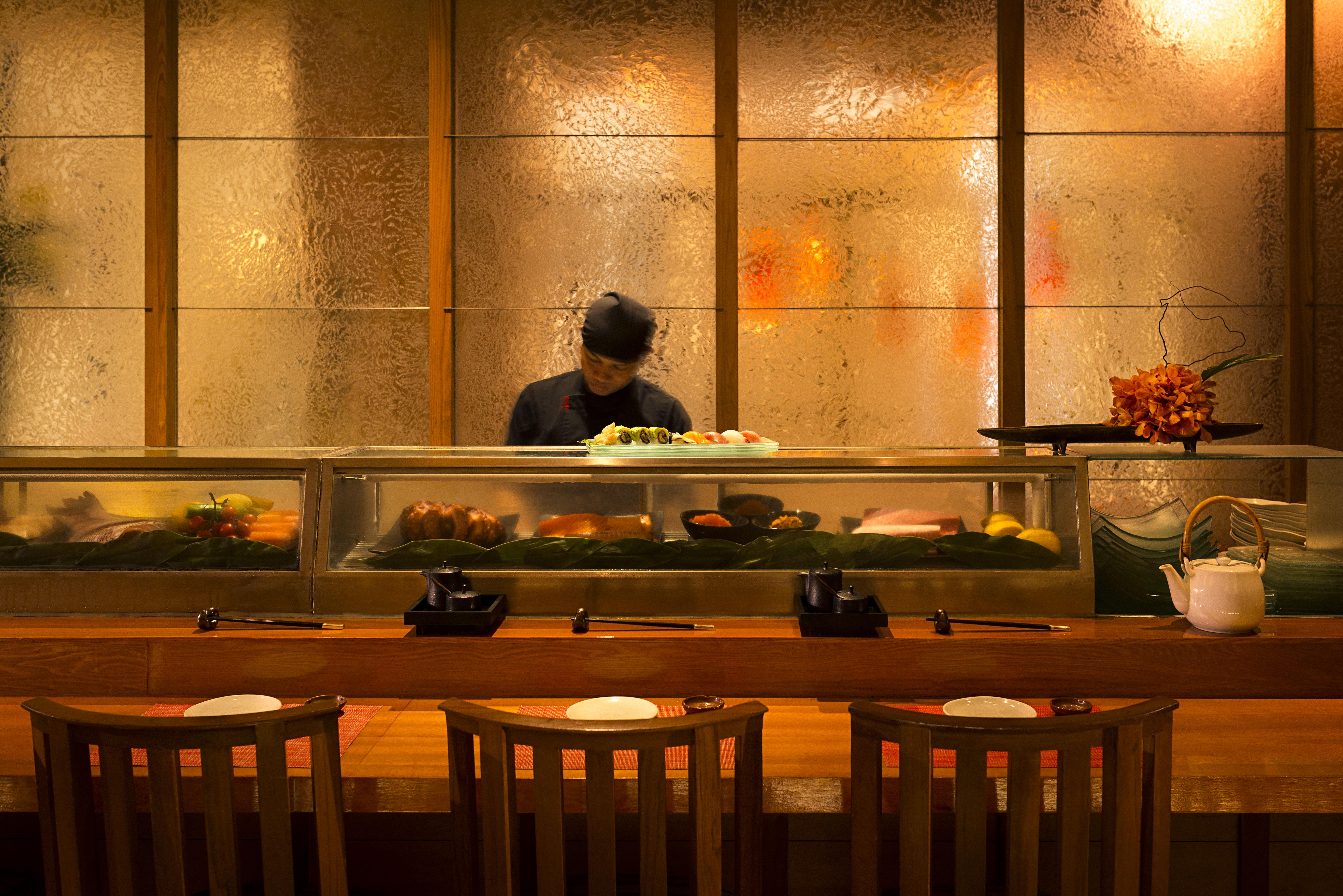 Anantara Siam Bangkok Hotel Kültér fotó A sushi bar in Tokyo