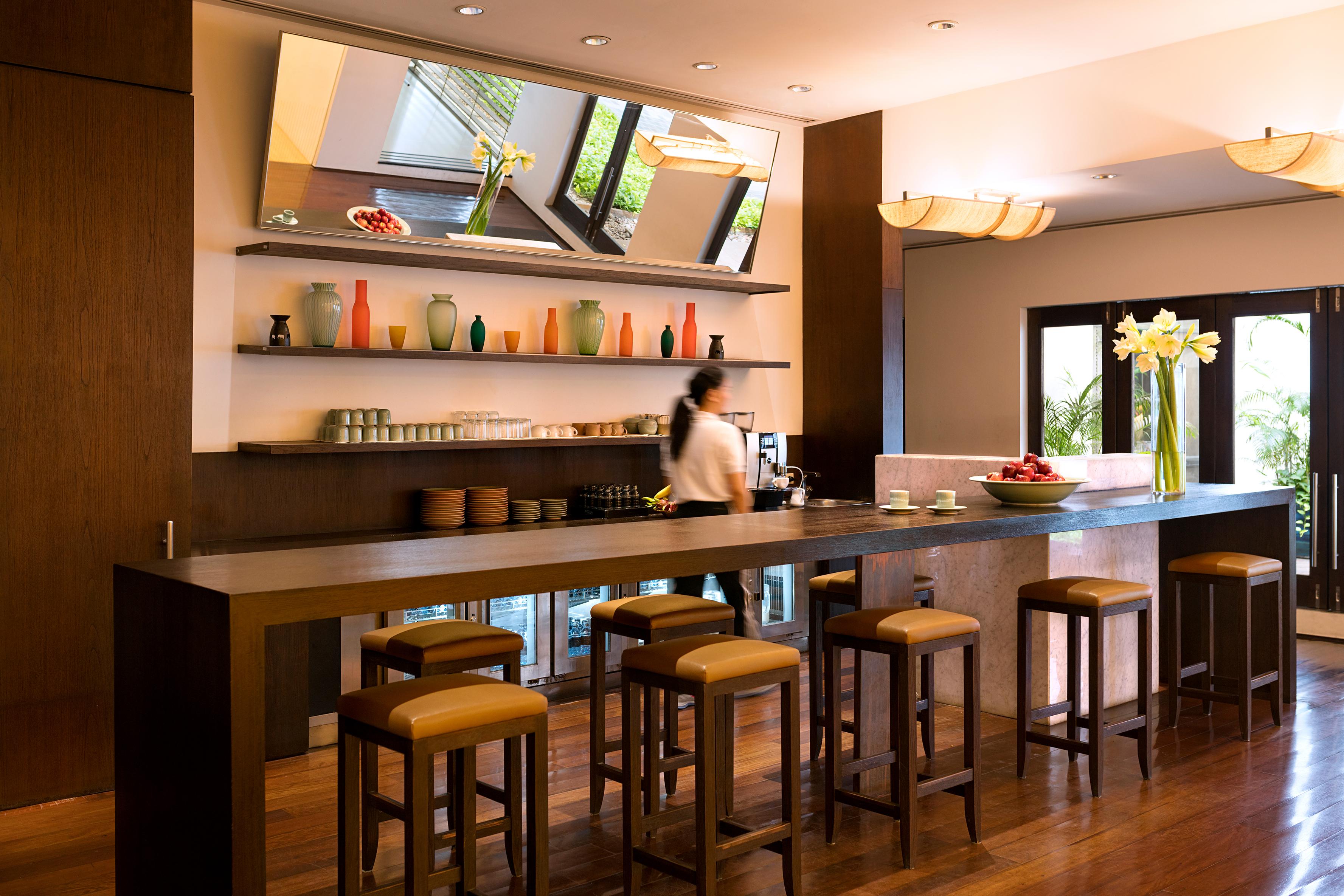 Anantara Siam Bangkok Hotel Kültér fotó A bar at a hotel