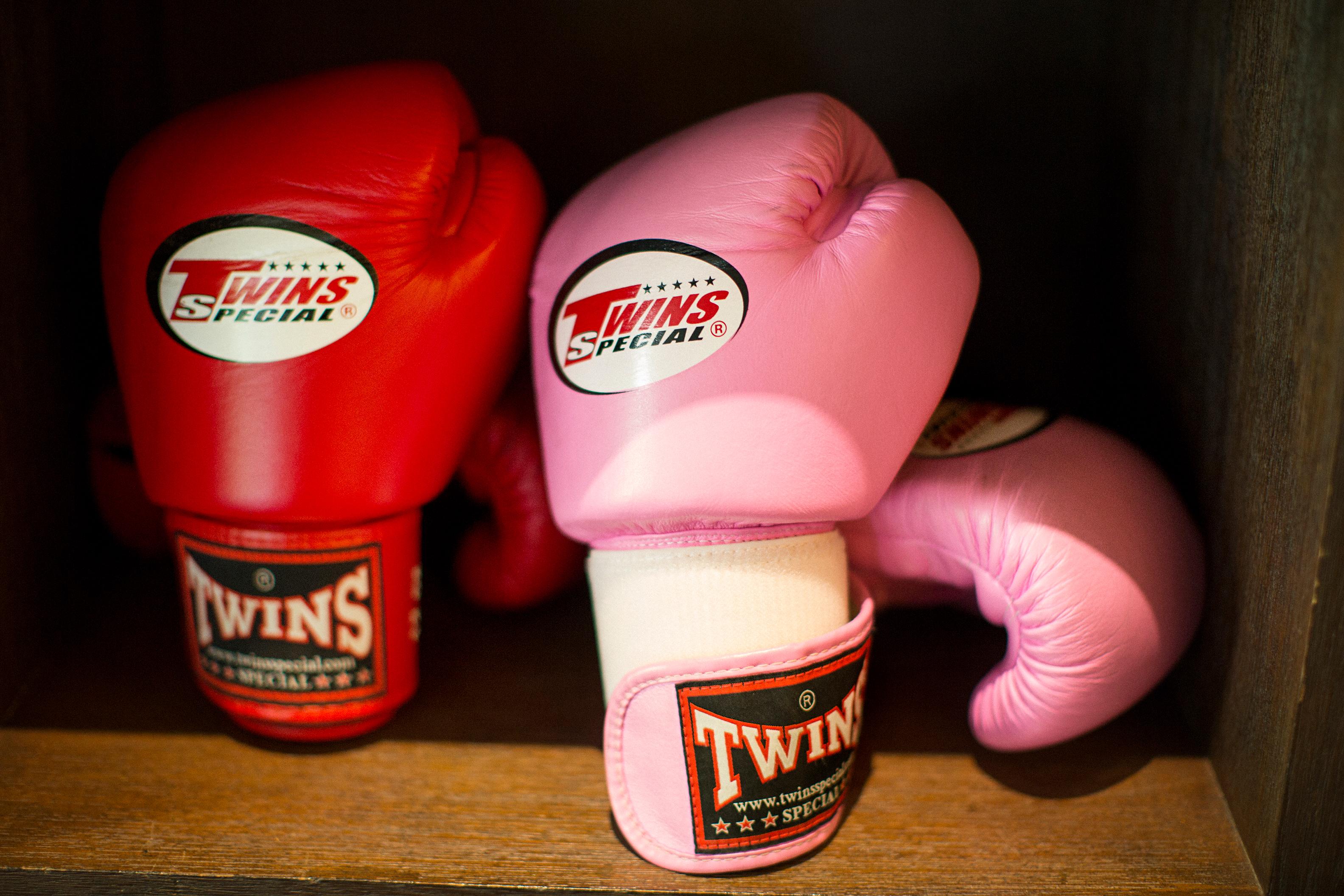 Anantara Siam Bangkok Hotel Kültér fotó Muay Thai gloves
