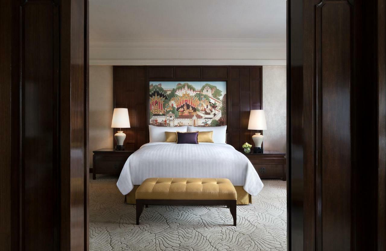 Anantara Siam Bangkok Hotel Kültér fotó A bedroom at the Four Seasons Hotel